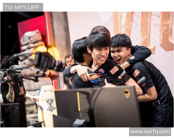 FPX逆袭之旅揭秘:从低谷到巅峰的精英赛精彩瞬间